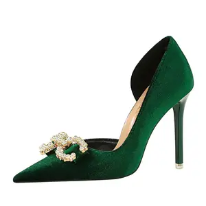 2023 femmes pompes luxe perles strass nœud papillon boucle chaussures enveloppement-orteil côté évider pompes à talons hauts pour dames chaussures de Banquet