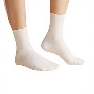 Chaussettes en coton pour femmes - Tricot respirant, motif uni décontracté, style coréen, confortable - Product Image 1