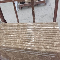 Rampe d'escalier moderne en marbre avec pierre Emperador Brown, durable et écologique, pour usage intérieur