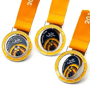 ユニークなデザインのカスタムロゴスピナースポーツメダリオンメタル3D中空アウトエナメルスポーツマラソンカスタムスピニングメダルお土産用