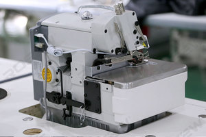 S51N-4 Phong Cách Mới Mới Trực Tiếp Drived Tất Có-Trong Một 4 Chủ Đề Overlock Máy May Với Ép Chân Nâng - Product Image 4