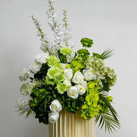 Elegante, umweltfreundliche Hortensien-Blumenkugel in Burgunderrot und Grün mit Real-Touch-Effekt für Innenräume, Kirchen und Hochzeitszeremonien, mit Aufhängeband.