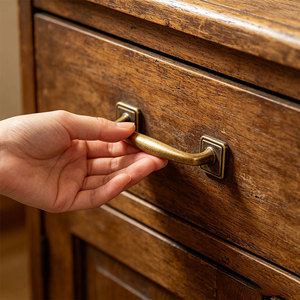 YONFIA 2597 Tirador de Cajón Profesional Vintage Multifinishing para Muebles de Cocina con Base Cuadrada y Diseño de Arco - Product Image 3
