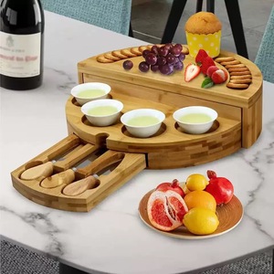 Plateau à fromage en bambou rond, divisé et rotatif, style européen, pour servir le pain, les fruits et les desserts, avec couverts - Product Image 2