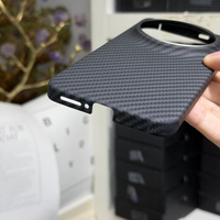 Étuis de téléphone en fibre de carbone de luxe, fins et durables pour l'électronique haut de gamme, MOQ 2 pièces