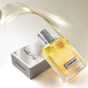 น้ำหอม ODM/OEM กลิ่นหอมติดทนนาน กลิ่นธรรมชาติ แบบ Eau de Parfum ขวดใสเนื้อสัมผัสพิเศษ พร้อมฝาปิดลายเส้นสีเงิน กลิ่นหอมดอกไม้แบบสเปรย์ - Product Image 6