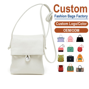 Le murmure de la légèreté : Mini sac bandoulière personnalisé en cuir véritable pour un style chic et décontracté – Sac à main en cuir sur mesure - Product Image 1