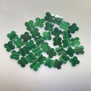 <span class=keywords><strong>Pietra</strong></span> Naturale di <span class=keywords><strong>Malachite</strong></span> <span class=keywords><strong>Verde</strong></span> a Quattro Foglie di Alta Qualità 13x13mm per Creazione di Gioielli - Product Image 3