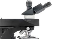 Le microscope polarisant Leica Visoria P/2700P offre une efficacité et un confort accrus pour les opérations de recherche sur échantillons au quotidien