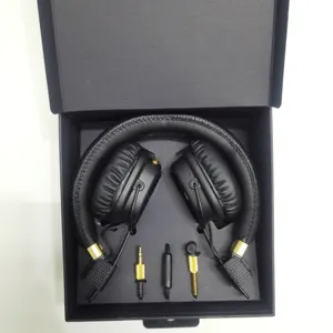 Produsen headphone IV utama nirkabel pada telinga headset Bass Rock dalam 4 headphone utama pengisian nirkabel