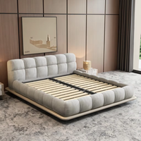 Stoffbezogener Doppelbettrahmen Maßgefertigtes Echtleder-Bett mit Stauraum Luxus-Bettset mit Nachttisch