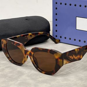 Gafas de Sol Cuadradas Nuevas al por Mayor para Hombre, Mujer y Jóvenes, Protección UV400, Montura Roja, Estilo Occidental, Protección Solar para Exteriores, Éxito en Ventas Transfronterizas - Product Image 3