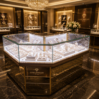 Comptoir de présentation de bijoux de luxe en forme de L, cadre or rose, base miroir, éclairage LED pour salles d'exposition de montres haut de gamme et magasins de détail