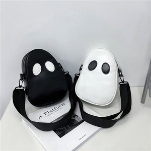 Sac bandoulière petit format blanc et noir motif fantôme pour usage quotidien style étudiant - Product Image 1