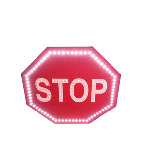 لافتة إيقاف مرورية مخصصة من الألومنيوم عاكسة للضوء بتقنية LED تعمل بالطاقة الشمسية - Product Image 3