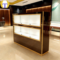 Présentoir mural personnalisable pour bijouterie avec cadre en aluminium disponible en différentes couleurs pour les enseignes de centre commercial
