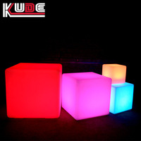 Cubo LED Luminoso in Plastica da 6 Pollici per Interni/Esterni, Sgabello Cubo LED