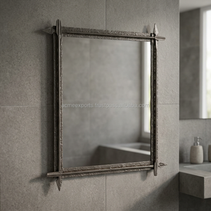 Miroir à cadre en métal rustique avec accents d'angle décoratifs Décoration murale élégante pour intérieurs de maison ou de bureau - Product Image 1