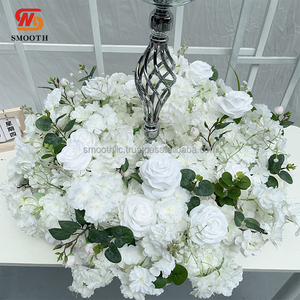 Couronne florale lisse pour décoration d'événements de mariage en forêt, centre de table floral blanc et verdoyant - Product Image 6