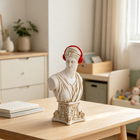 Patung Resin Dewi Yunani Klasik Redeco dengan Headphone, Figurine Dewi Kepala Merah, Dekorasi Rak Rumah