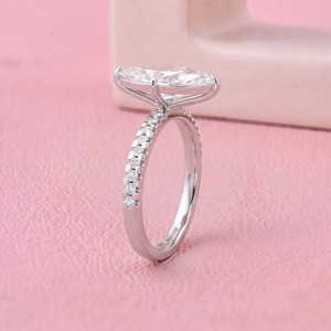 Anillo Solitario con Diamante Corte Marquesa y Banda Pavé en Oro Sólido para Joyería Fina Nupcial de Diseño Moderno - Product Image 3