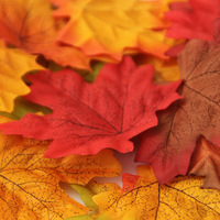 A89 Lot de 50 feuilles colorées d'automne et d'automne de 8cm Décorations de table pour Thanksgiving Feuilles d'érable artificielles