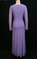 Robe imprimée tendance pour femme, nouvelle collection printemps 2026, style épaules dénudées, manches longues, taille cintrée, idéale pour les rendez-vous et les soirées
