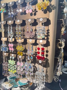 Soporte de exhibición de joyería de madera maciza de Producción Profesional, estante de exhibición de pendientes giratorio automático eléctrico - Product Image 4