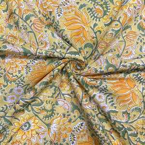 Tissu en voile de coton imprimé à la main motif botanique jaune, tissu en coton indien fait main, largeur 44 pouces, motif floral jaune moutarde - Product Image 1