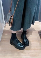 2025 nouvelles chaussures à bout fendu à semelles épaisses, chaussures en fer à cheval de Style britannique pour femmes à lacets petites chaussures en cuir, chaussures Pigfoot