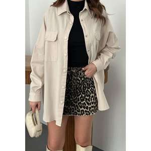 Chemises à boutons-pression à double poche beige pour femmes - Blouses et chemises en gros - Product Image 2