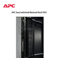 PDU AP7555A NetShelter à montage vertical en rack, triphasé 32A 400V, alimentation stable pour armoire serveur et infrastructure informatique