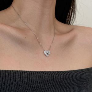 Colliers Dylam au design délicat en argent sterling 925 hypoallergénique avec chaîne à maillons et pendentif cœur en zircone cubique 5A - Product Image 4