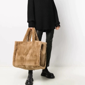 女性ラージファッション暖かい冬ふわふわソフトぬいぐるみショルダーハンドバッグショッパーフェイクファートートバッグ - Product Image 1