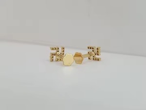 Pendientes de Botón Minimalistas de Plata de Ley Chapados en Oro Amarillo con Engaste Circular para Mujer - Product Image 3