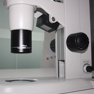 Microscope stéréo Nikon Smz1270 à mise au point manuelle, modèle blanc pour usage en laboratoire - Product Image 3