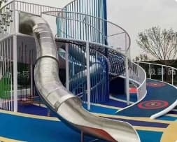 Großer Outdoor-Spielplatz für Bildungszwecke mit Flugzeug-Themenpark, Stahlrohr-Rutsche für Kinder und Erwachsene, Transparentes Spiral-Rutschbecken-Set, Individuell Anpassbar - Product Image 5