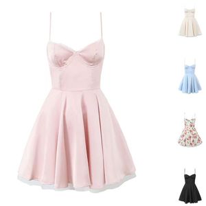 Robe mini décontractée à bretelles spaghetti de couleur unie pour femmes - Product Image 1