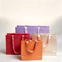 Sacs en papier de luxe durables pour bijoux, colliers et bagues, emballage cadeau personnalisé avec logo imprimé et poignée en ruban, vente en gros