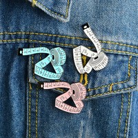 Vêtements pour femmes châle Cardigan col Clips robe chemise épinglettes sac Badges décoratifs mode ruban à mesurer accessoire de couture