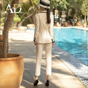 Costume deux pièces haut de gamme pour femmes, nouvelle mode, revers asymétrique, style dame de bureau, blazer et <span class=keywords><strong>pantalon</strong></span> avec décoration de boutons, vente en gros - Product Image 3