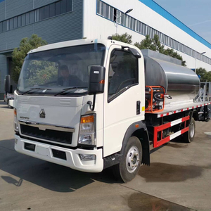 Camión Asfaltador Blanco HINO con Sistema de Bombeo de 6000L, Camión Cisterna de Agua 4X2, Maquinaria de Construcción - Product Image 2