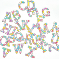 Perles rondes en acrylique de couleur macaron de A à Z, lettres en strass, appliques à repasser, patchs en lettres 3D