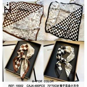 Petit foulard carré à carreaux floraux 70x70 cm pour femme, accessoire de mode - Product Image 2