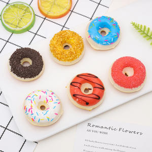 แม่เหล็กติดตู้เย็นรูปโดนัทจำลองขนาดเล็ก ของตกแต่ง ของเล่นเสริม อาหารจำลอง ขนมหวาน โดนัท <span class=keywords><strong>เค้ก</strong></span> - Product Image 2