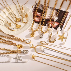 Collana con Perle in Acciaio Inossidabile Placcato Oro 18k con Ciondolo Geometrico a Catena per Regalo - Product Image 3