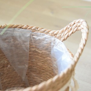 Panier à fleurs rond en rotin et paille tressé, fait à la main avec pompon, pour plantes d'intérieur et décoration - Product Image 4