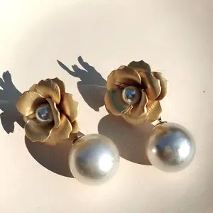 RE3587 de moda de las mujeres pendientes de oro de la flor pendientes grandes pendientes de perlas para las novias