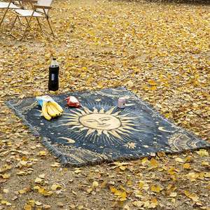 Manta Decorativa Multiusos Ecológica de 130x160cm con Diseño de Sol y Luna, Tejida a Mano, 100% Poliéster - Product Image 2