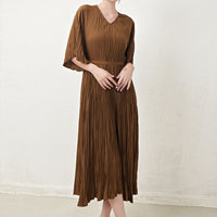Dernière robe plissée Robe décontractée pour femme Manches amples Ceinture Col V Matériau confortable Robes élégantes